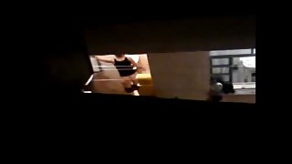 Minha vizinha no banheiro no flagra 4